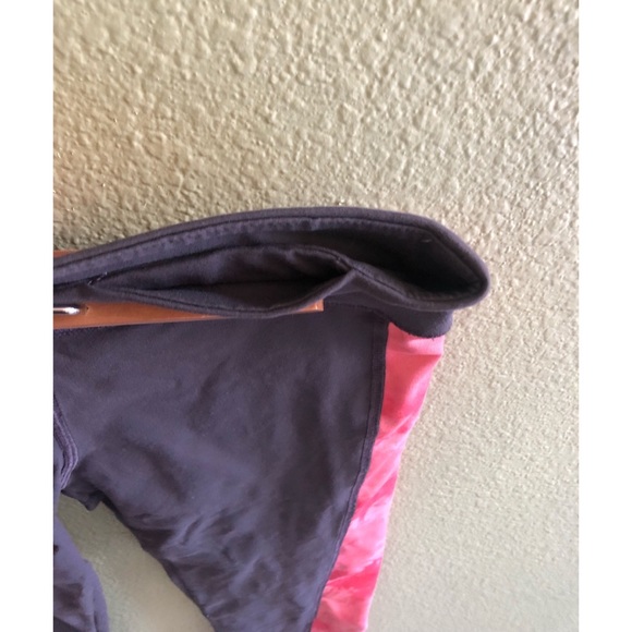 High Waisted Athletic Capri Leggings - Picture 6 of 6